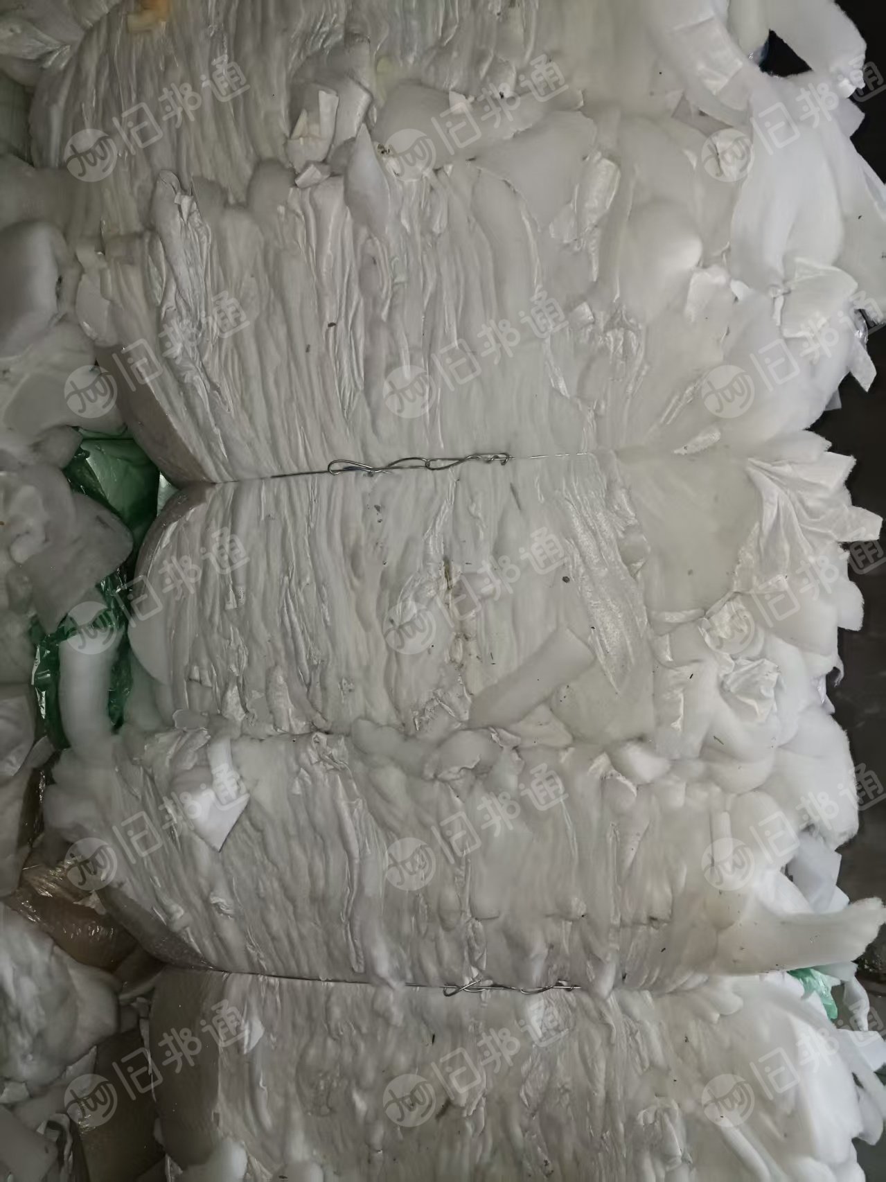 长期出售家具厂下来的白色丝棉边角料，丝棉，也有带布，但是带布的量比较少，现货有20多吨