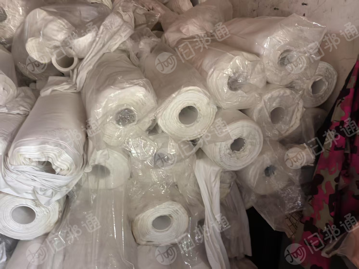 出售白色无尘卷布，无尘布，现货有9米6一车，货在湖南长沙