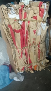 长期出售废奶粉袋，有纸塑袋和纯纸袋，分开打包