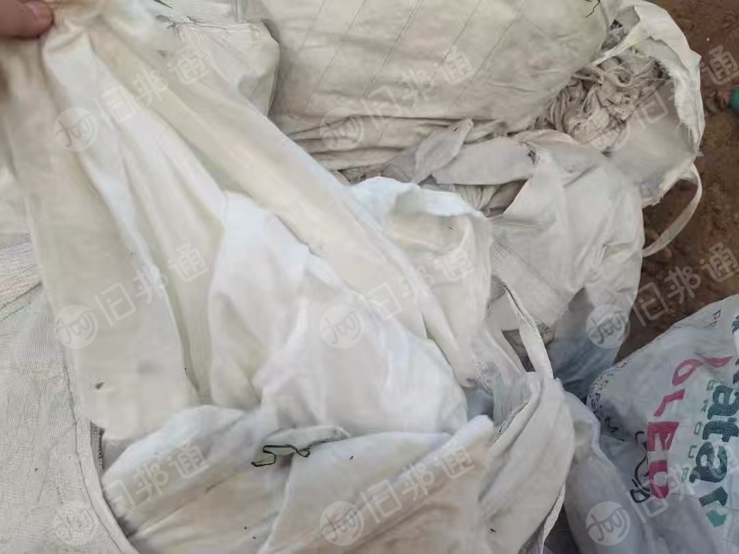 长期出售白色涤纶长丝布边角料，下脚料，现货2吨，货在山东济南。