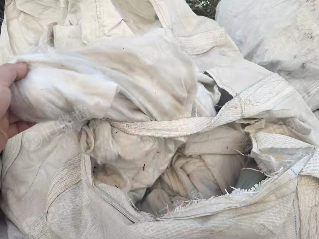 长期出售白色涤纶长丝布边角料，下脚料，现货2吨，货在山东济南。