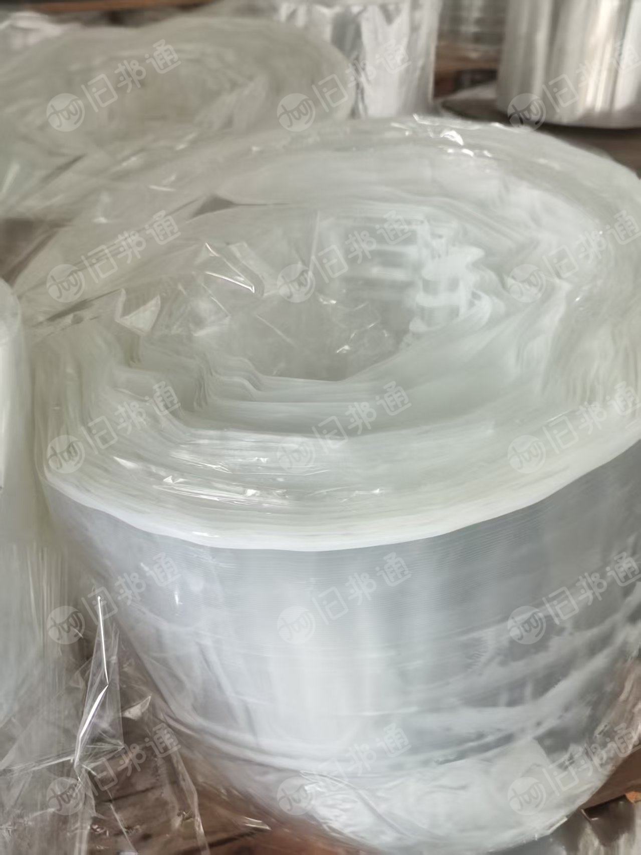 出售opp膜，不带胶的，卷膜跟压块一起走，现货50吨