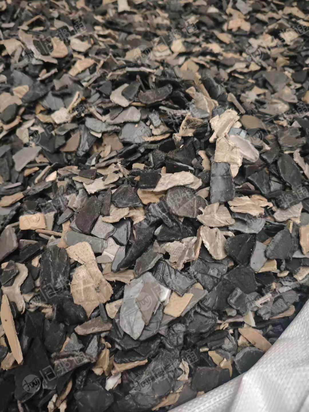 出售PP保险杠破碎料，汽车内饰破碎料，长期有货