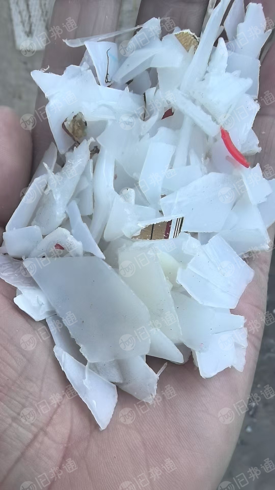 出售酱油壶破碎料，带瓶盖，未清洗甩干，现货8吨左右