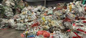 常年出售复合铝塑膜废料，铝含量是30%∽50%统货