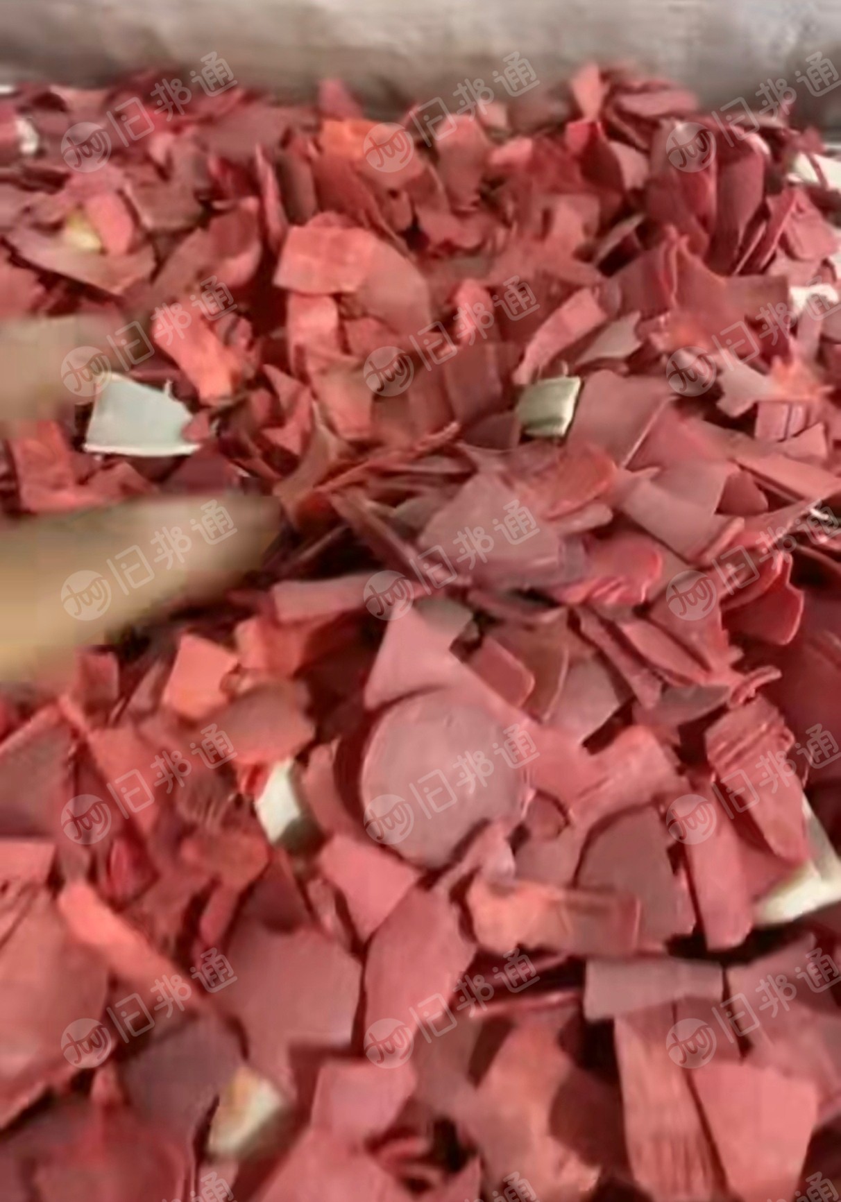 求购ABS破碎料,酒瓶盖破碎料,红色,一级、二级本色的料