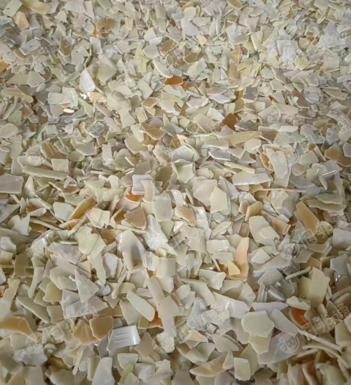 求购ABS破碎料,酒瓶盖破碎料,红色,一级、二级本色的料