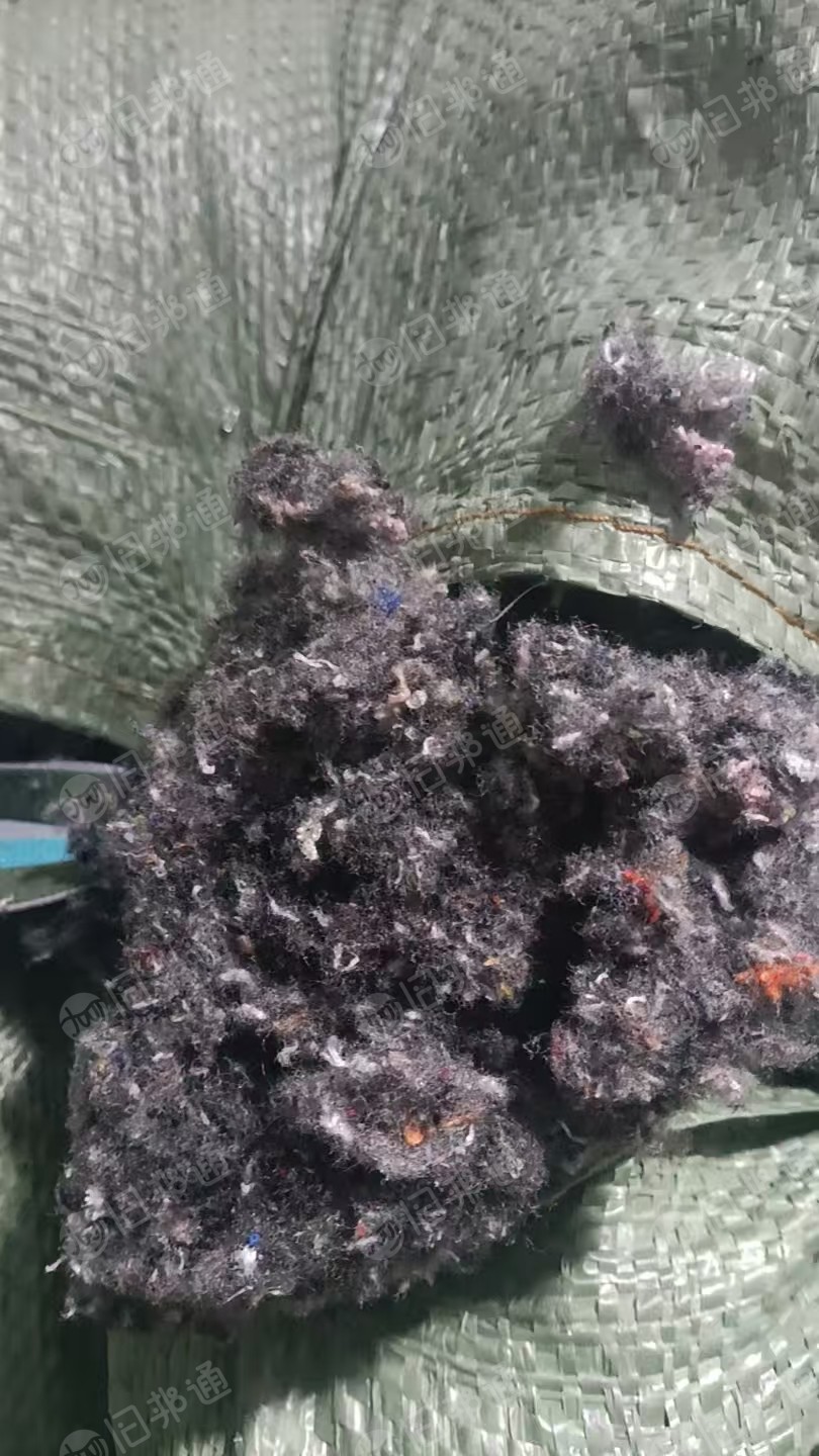长期出售拉链两边布破碎的涤纶毛毛料，涤纶废料，月供十几吨，能造粒用