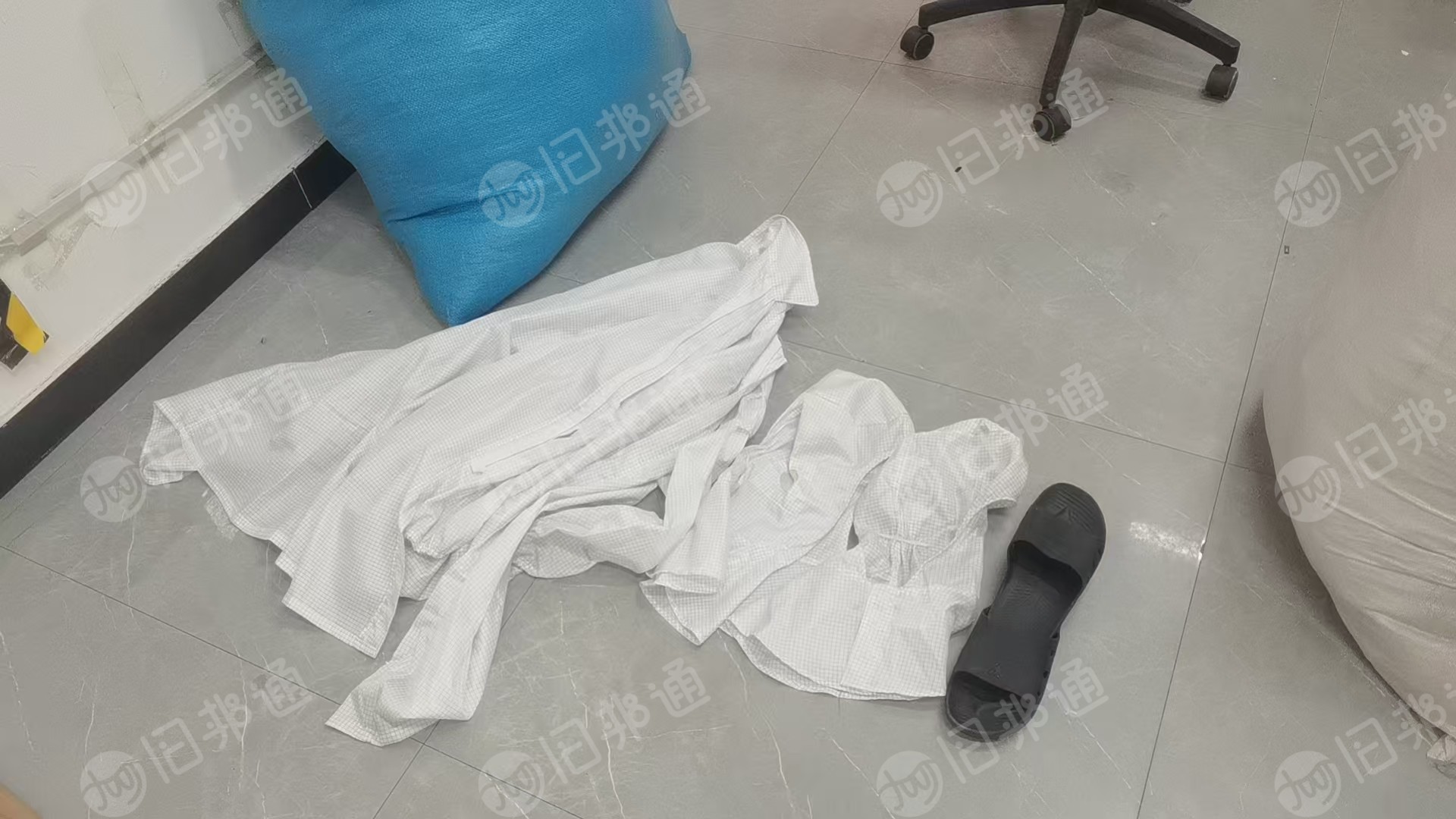 长期出售废旧的涤纶防静电服，含点防静电丝，现货二十吨左右