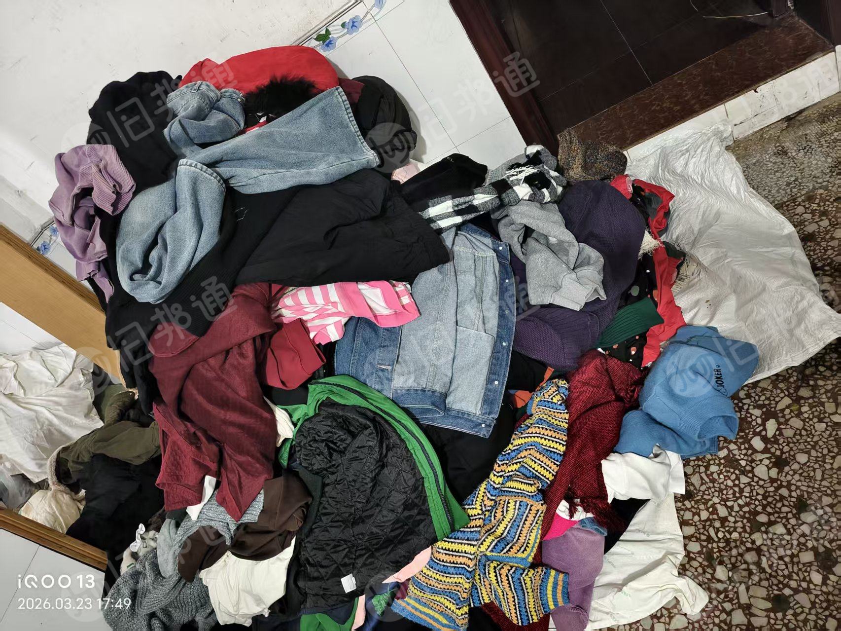 长期出售旧衣服分拣货,冬装,夏装,包包,睡衣等,冬装占比高,现货3吨左右,货在湖南长沙。