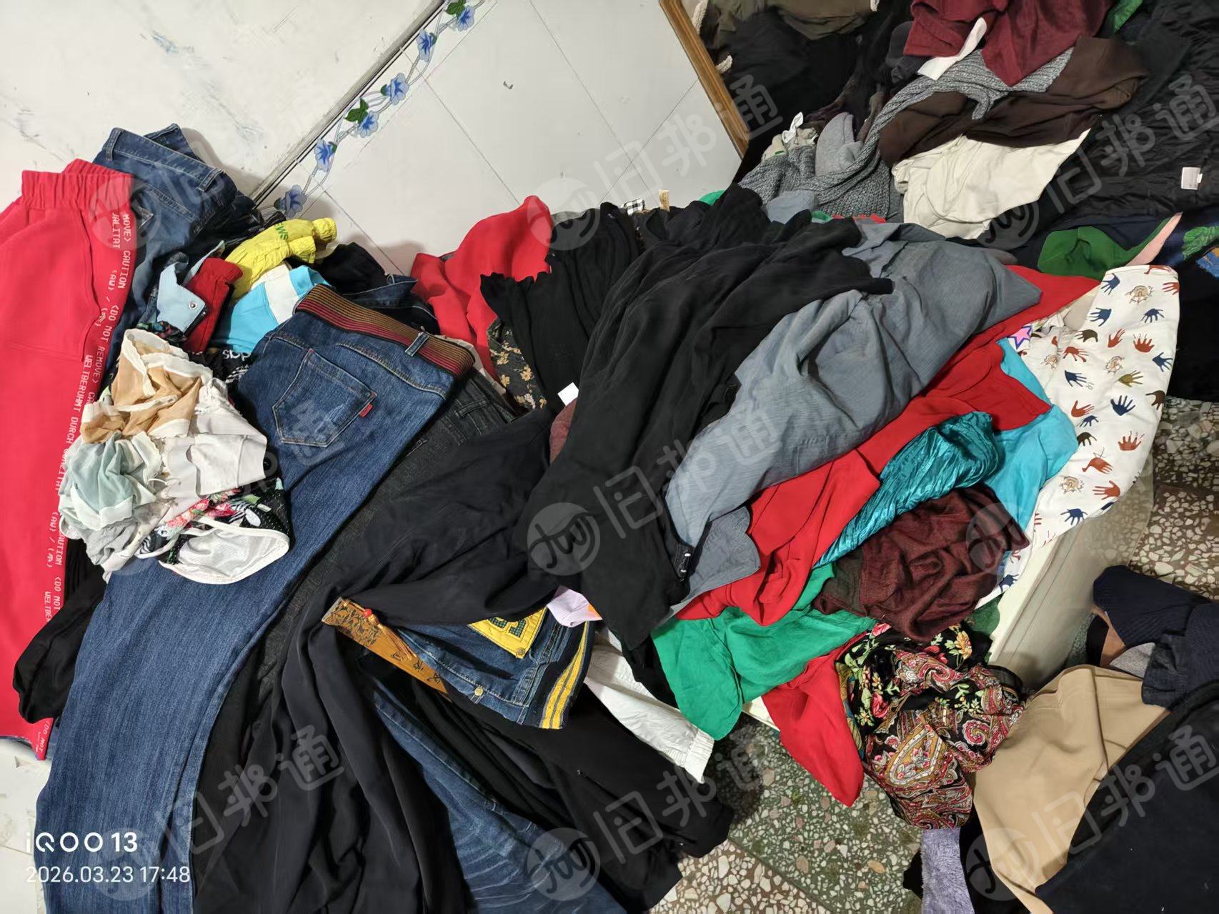 长期出售旧衣服分拣货,冬装,夏装,包包,睡衣等,冬装占比高,现货3吨左右,货在湖南长沙。