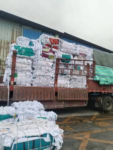 长期出售氨纶弹力布，氨纶废布，烧花弹力布，不是全白，带点花边，月供几十吨，货在广东东莞。