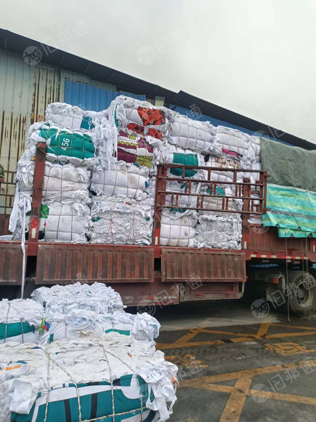 长期出售氨纶弹力布，氨纶废布，烧花弹力布，不是全白，带点花边，月供几十吨，货在广东东莞。