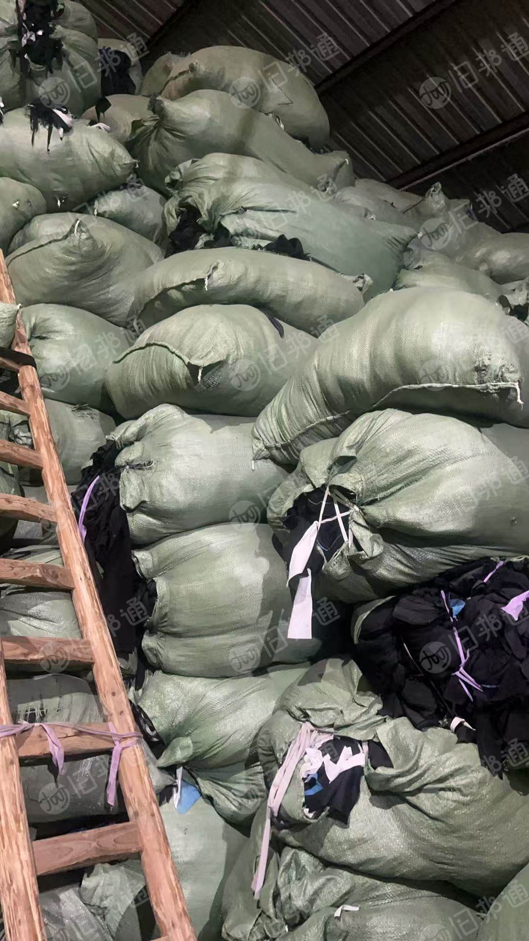 长期大量出售涤纶废布，纯涤纶造粒布，针织涤纶，月供几百吨，货在广东普宁