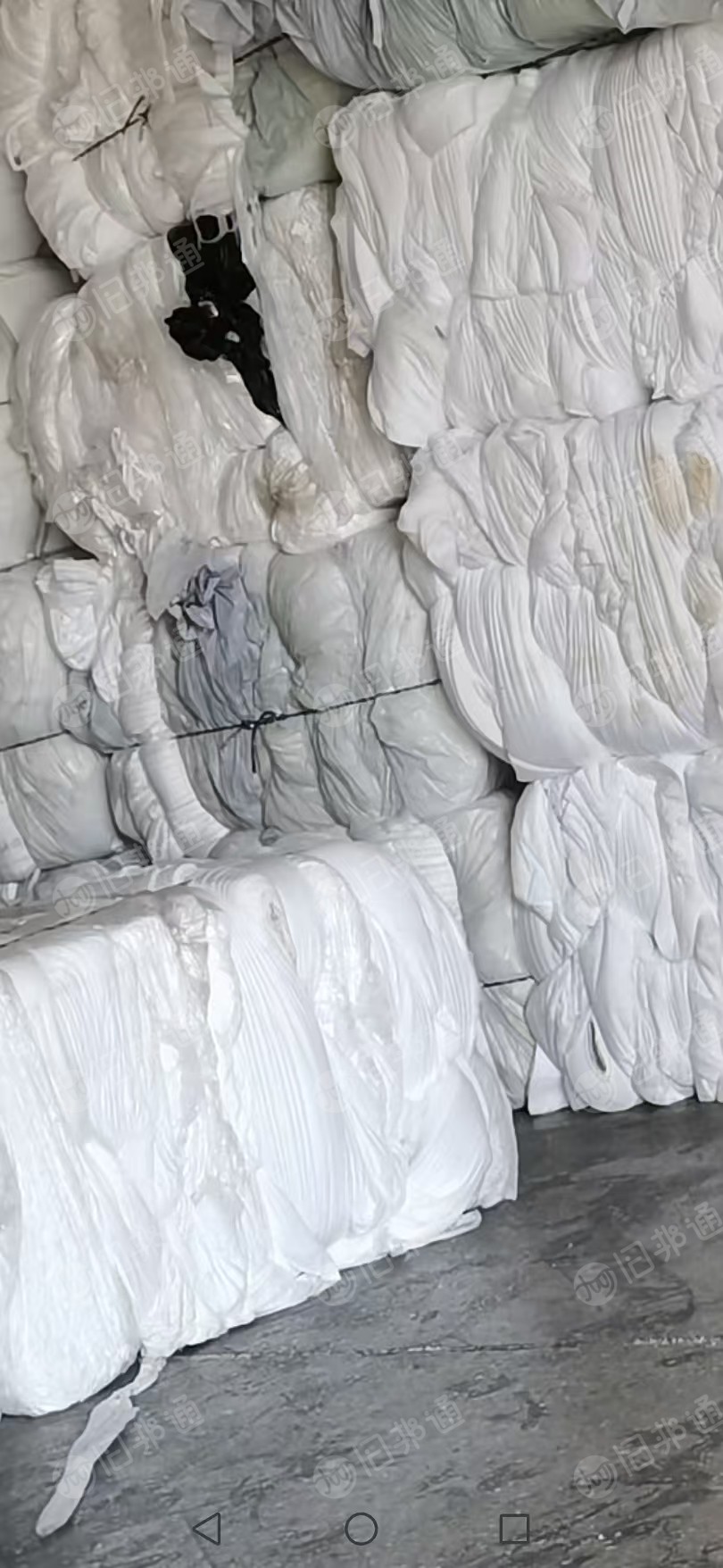 长期出售卫生厂下来的纯PP无纺布边角料，丙纶无纺布，现货有40吨，货在浙江嘉兴