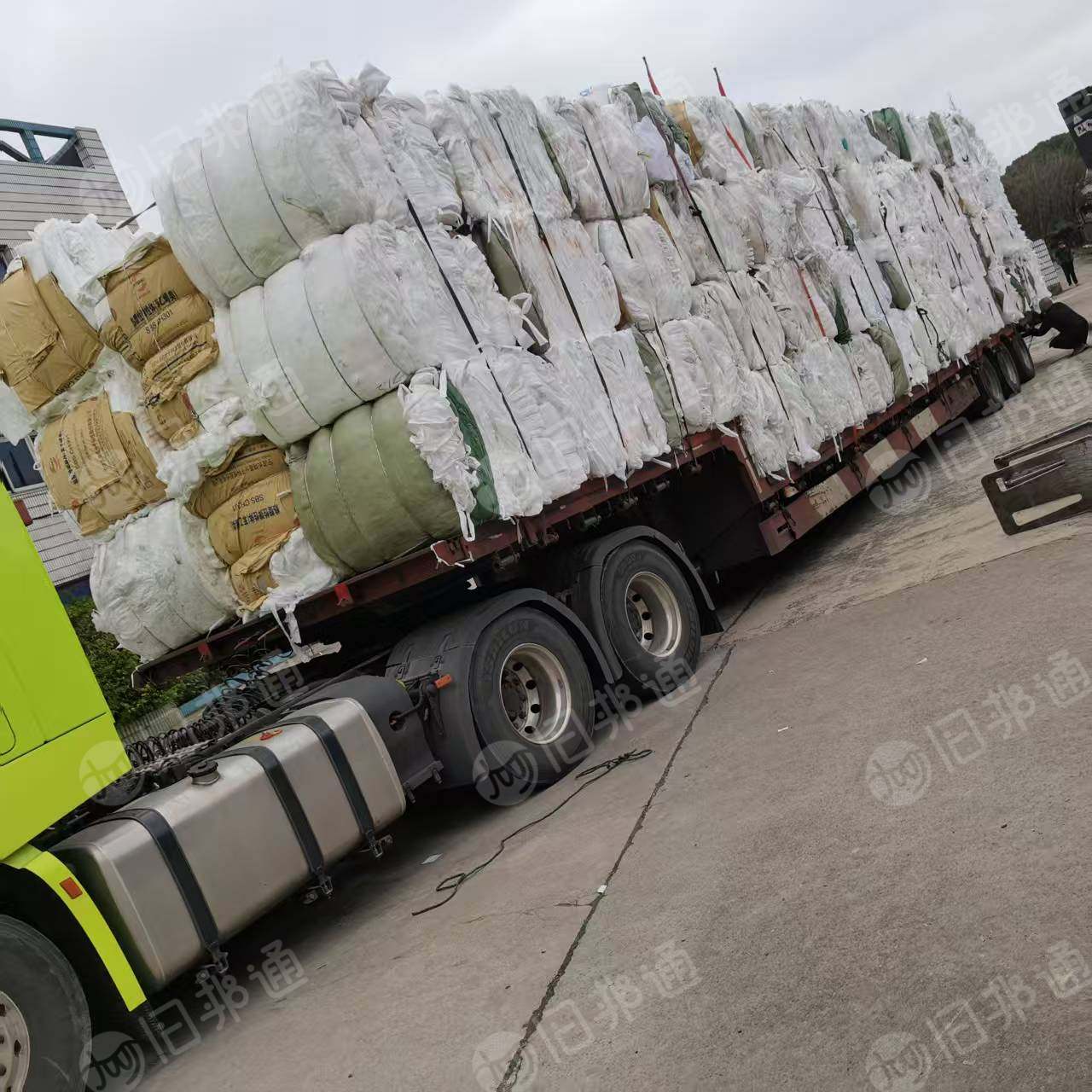 长期出售卫生厂下来的纯PP无纺布边角料，丙纶无纺布，现货有40吨，货在浙江嘉兴