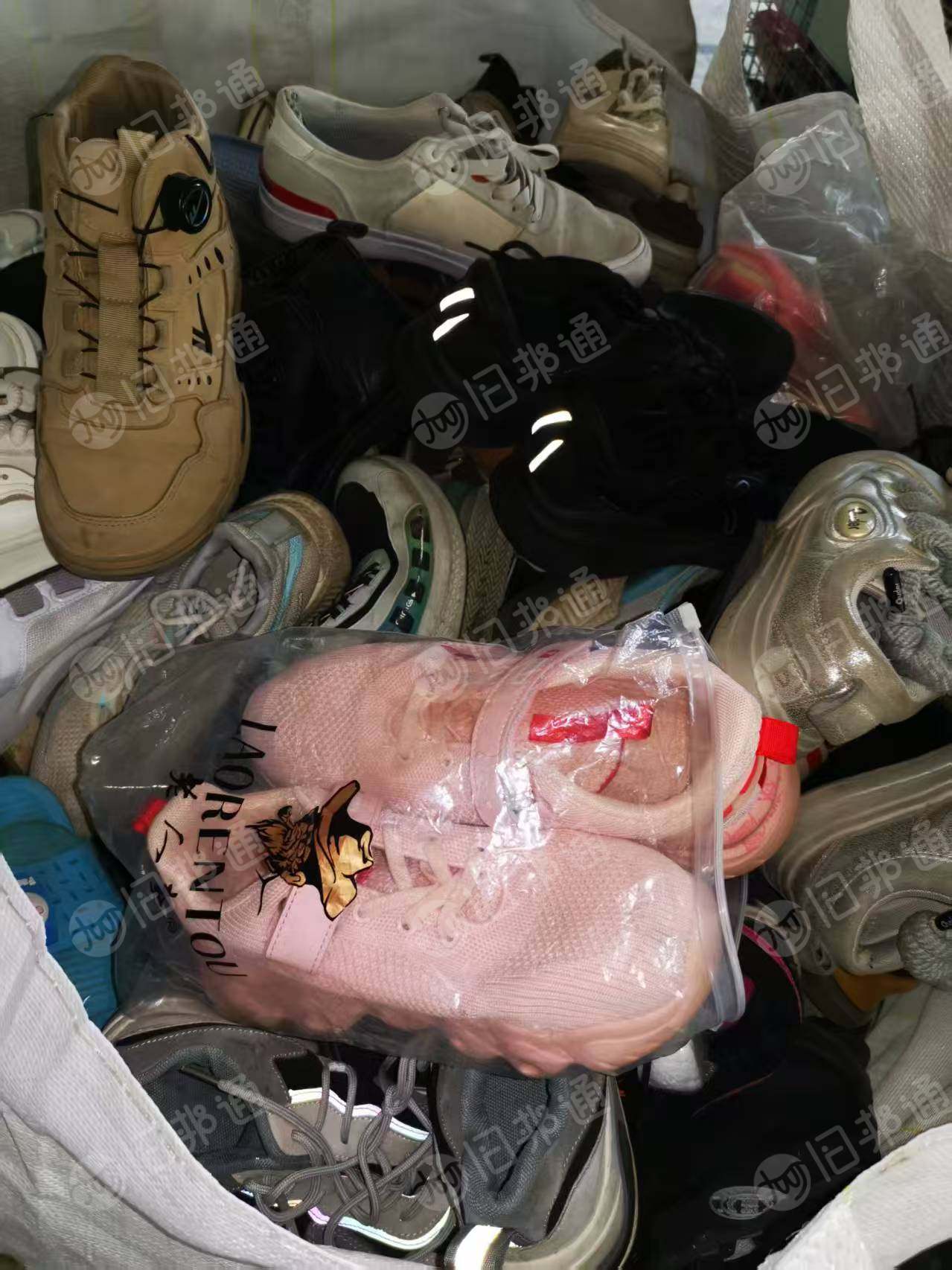 长期出售衣服统货,小区货,包鞋,床上用品,夏装占比一半,月供100吨左右,货在天津西青。