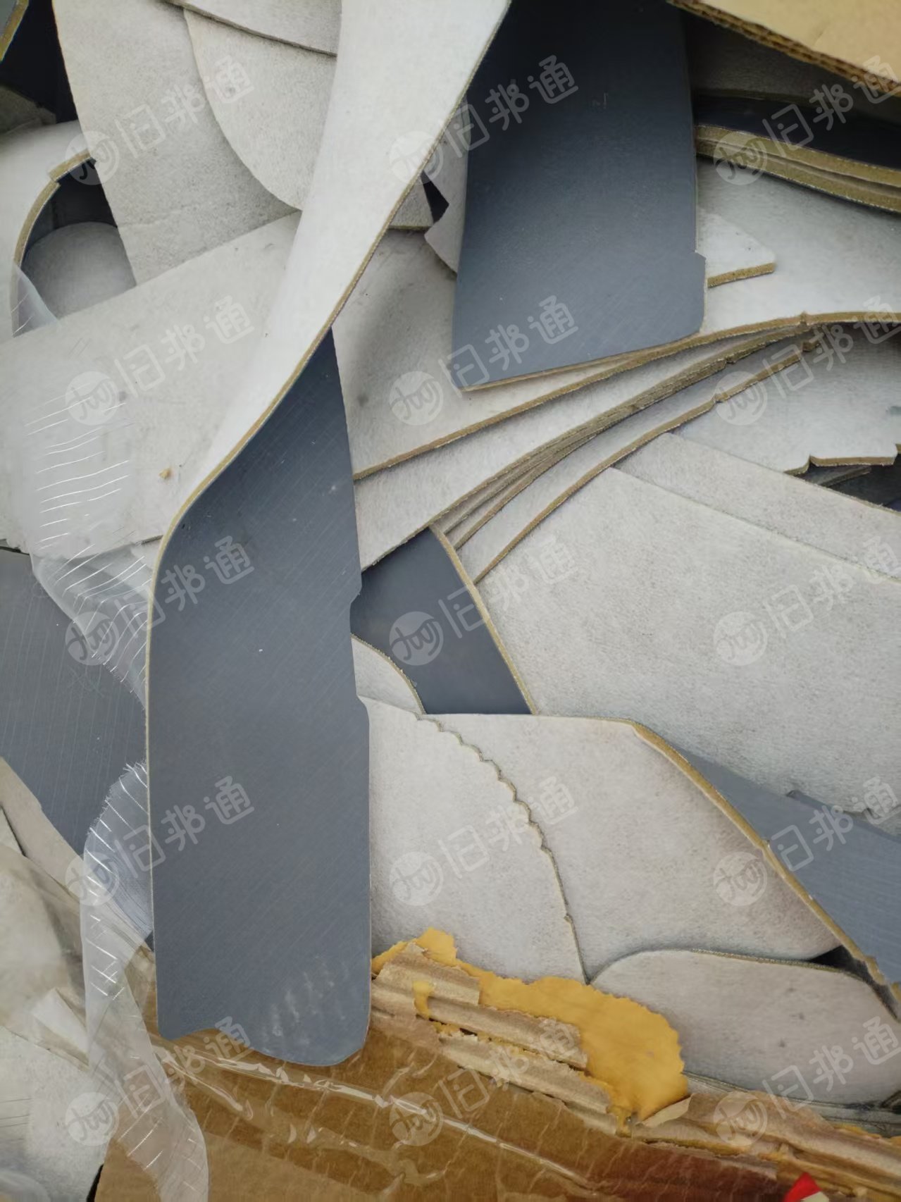 出售PVC内饰革边料，库存革料，现货10吨