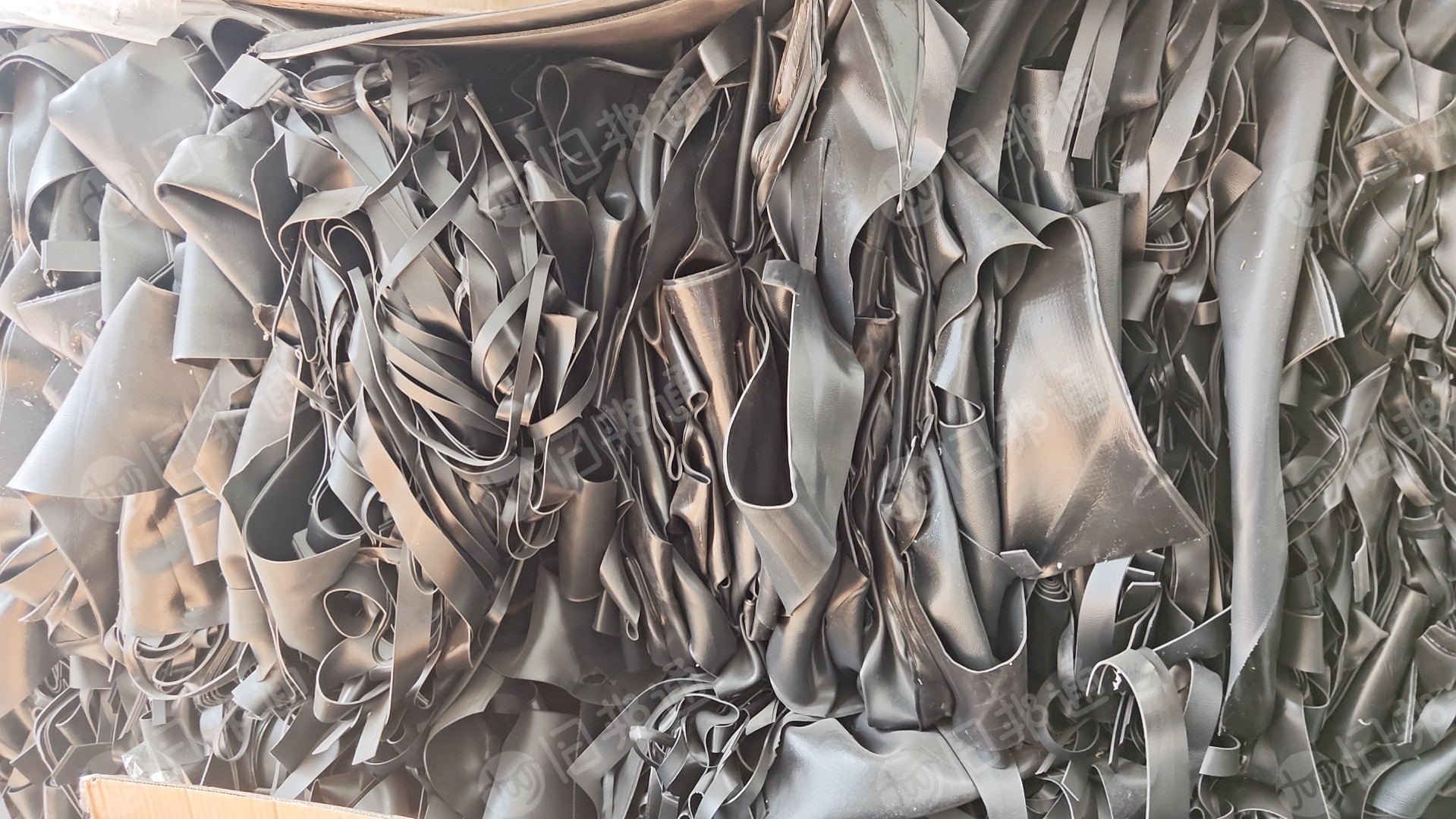 出售PVC地板革,座椅革,纯PVC的,现货10吨