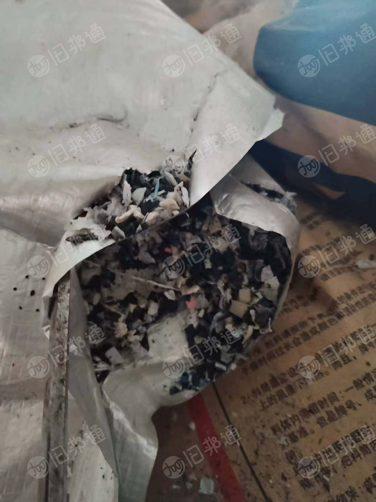 出售大块胶头料18吨，碎料15吨，厂里生产下来的料