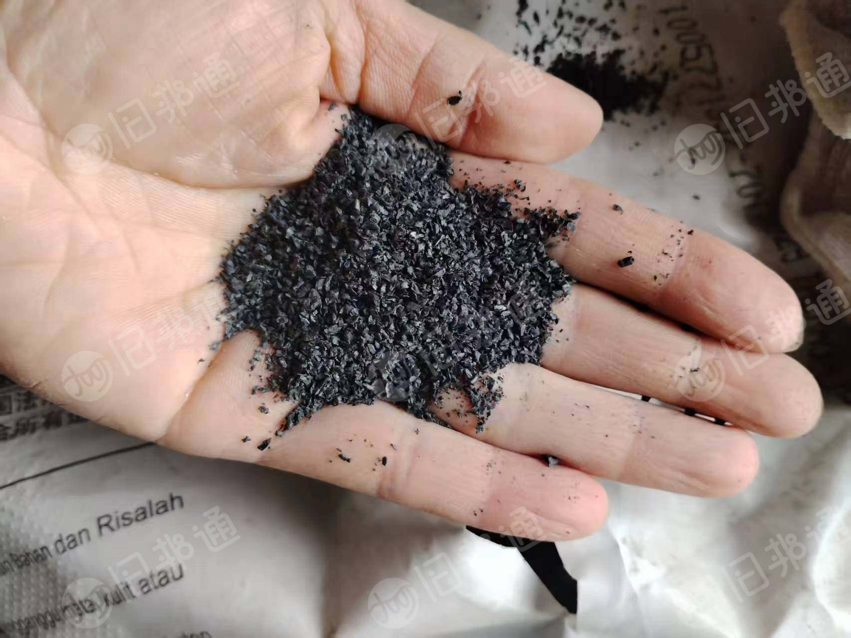 出售大块胶头料18吨，碎料15吨，厂里生产下来的料