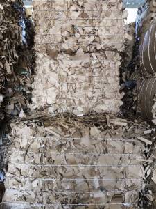 长期出售本色牛皮纸边角料，大量现货