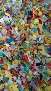 长期求购花乙破碎料（盐漂，全漂都可以），蓝线管破碎料，管道破碎料（原生再生都可以）造粒用