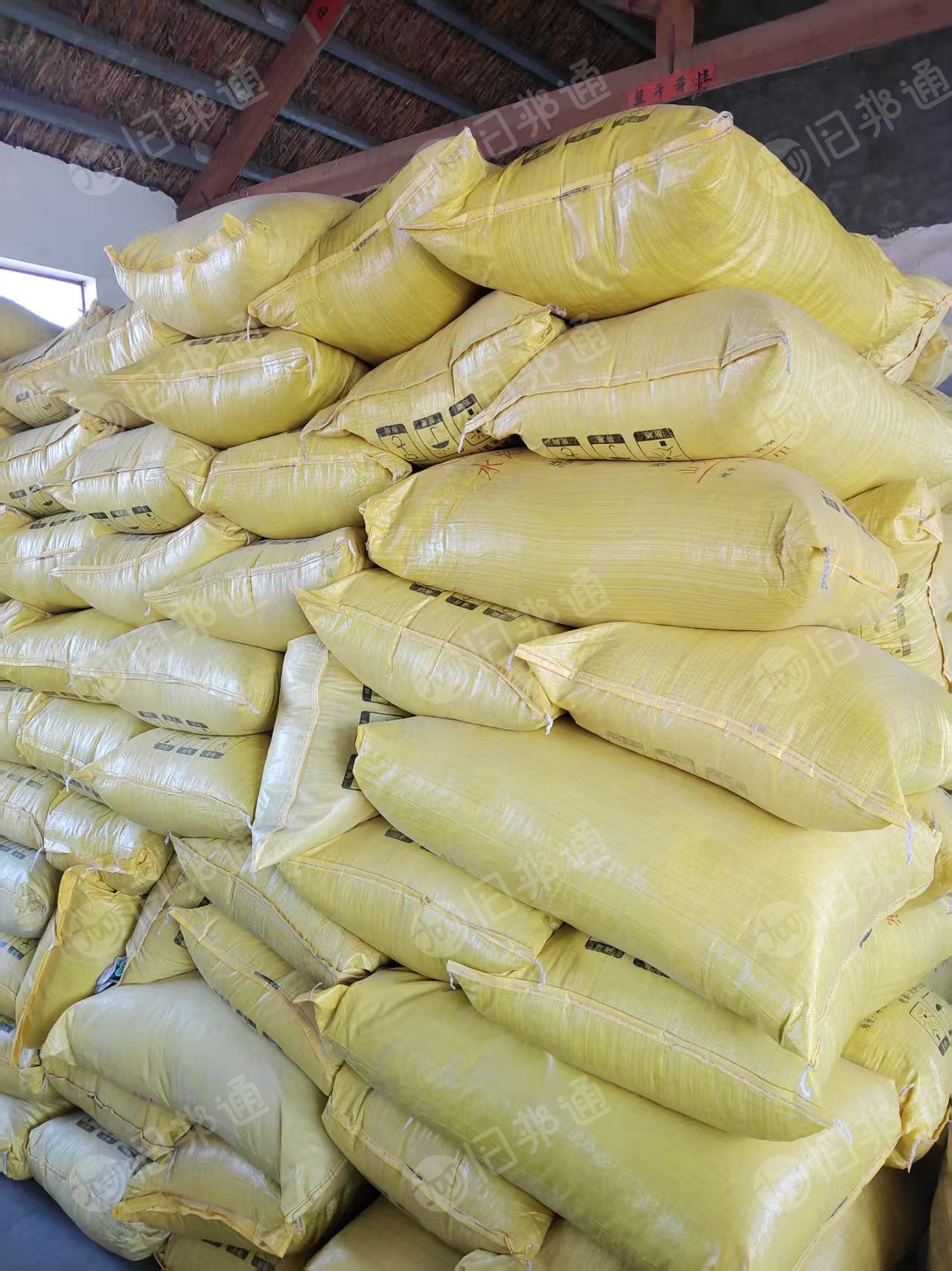 出售PET吸塑片粉碎料，B级，现货有20多吨