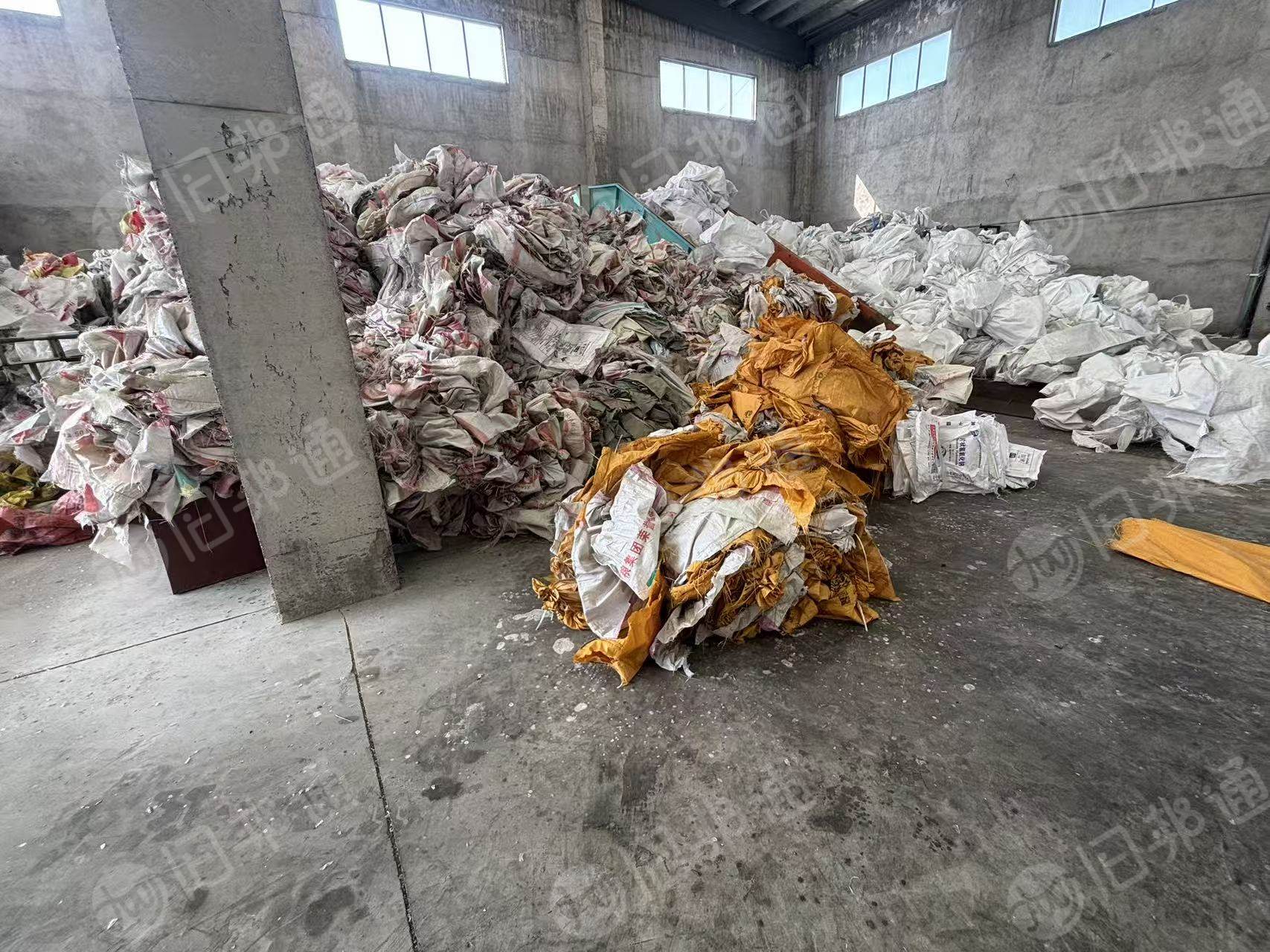 长期出售杂色干造编织袋废料，现货1挂车