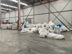 长期出售新的干造乳白袋卷料，现货30吨左右