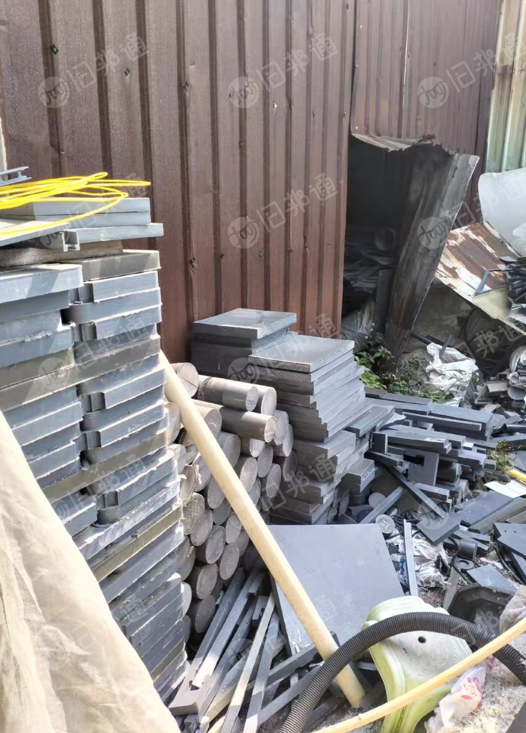 长期出售灰色硬质pvc板边角料,一级a类,现货15吨左右