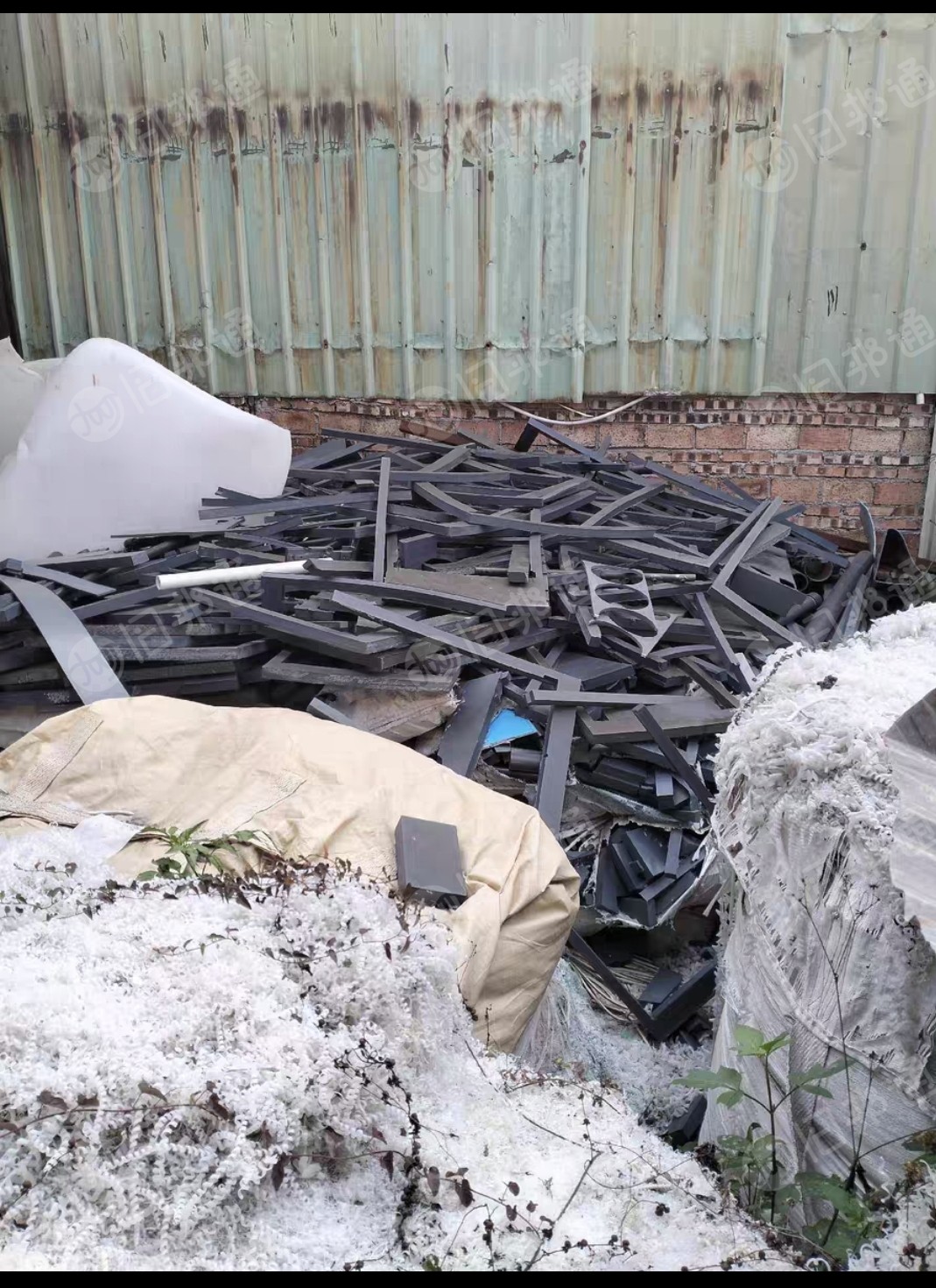 长期出售灰色硬质pvc板边角料,一级a类,现货15吨左右