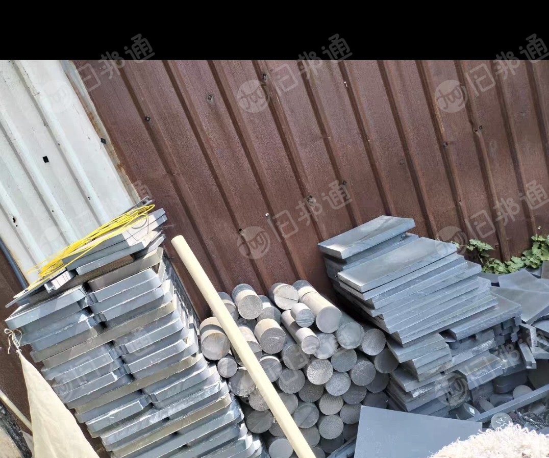 长期出售灰色硬质pvc板边角料，一级a类，现货15吨左右