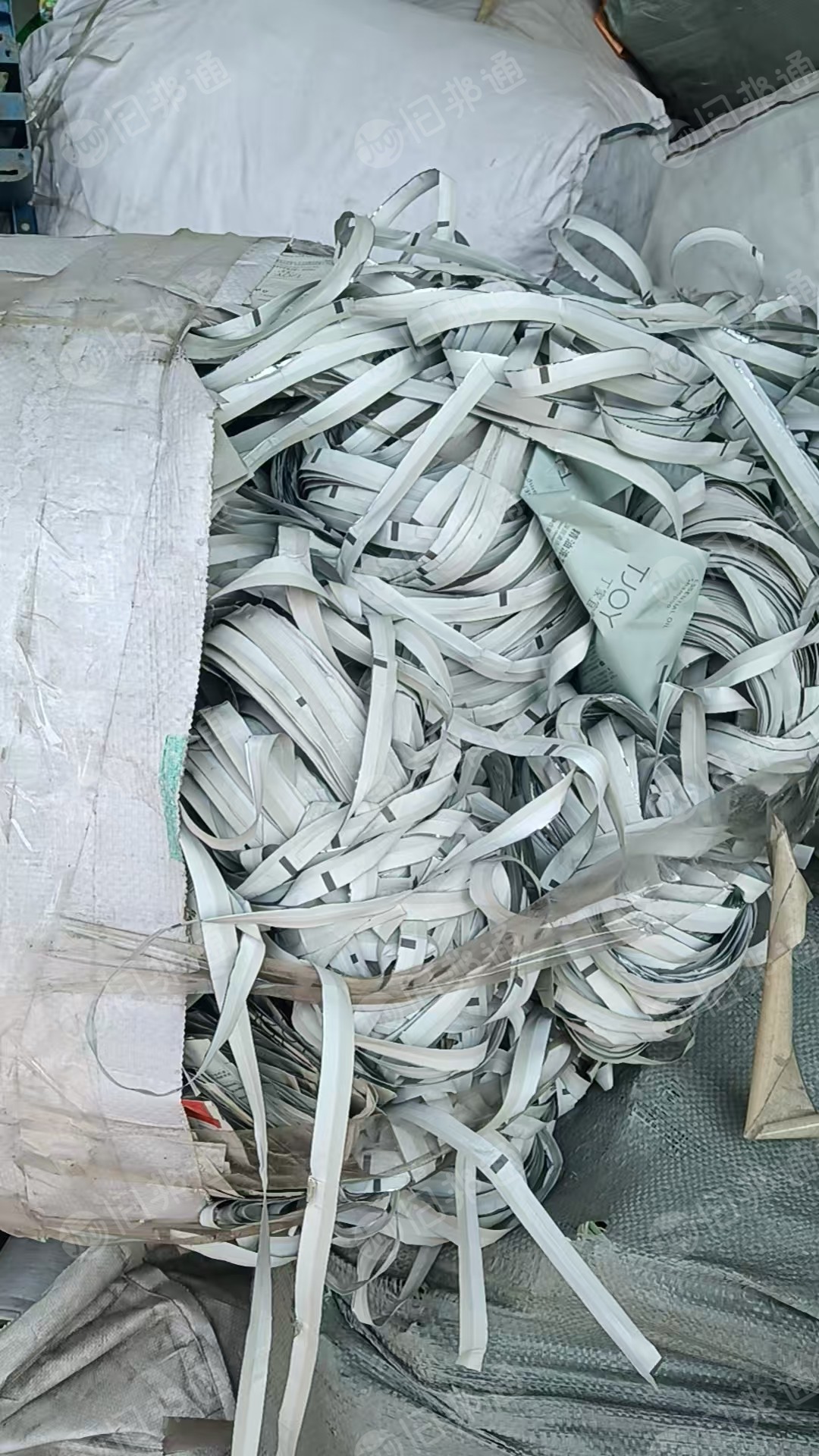 出售彩印厂下来的复合膜废料，现货20吨