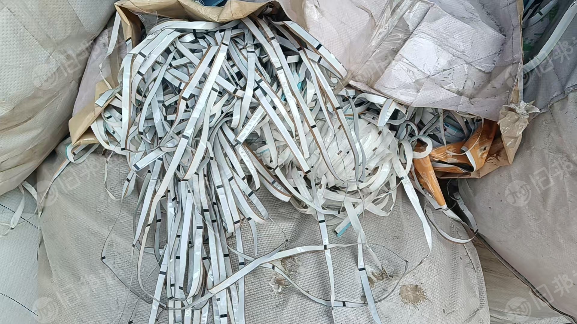 出售彩印厂下来的复合膜废料，现货20吨