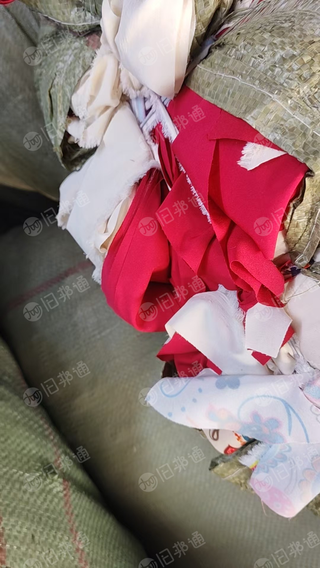 长期出售涤纶废布，涤纶边角料，氨纶废布，货都分拣开了，涤纶废布现货三十吨