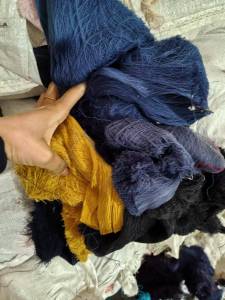 长期出售环锭纺纯棉刀口纱，纯棉废纱，杂纱，克褪色，现货有9.6米车两车，货在江苏南通