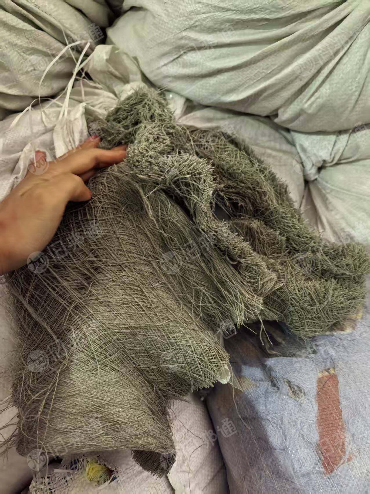 长期出售环锭纺纯棉刀口纱,纯棉废纱,杂纱,克褪色,现货有9.6米车两车,货在江苏南通