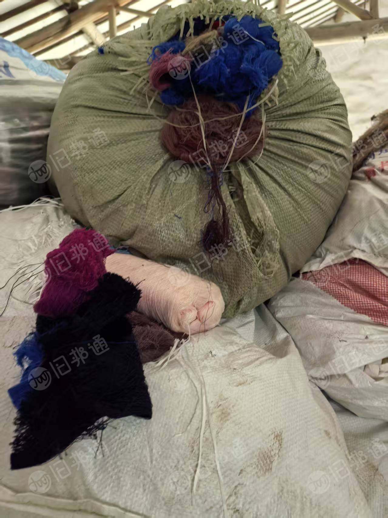 长期出售环锭纺纯棉刀口纱，纯棉废纱，杂纱，克褪色，现货有9.6米车两车，货在江苏南通