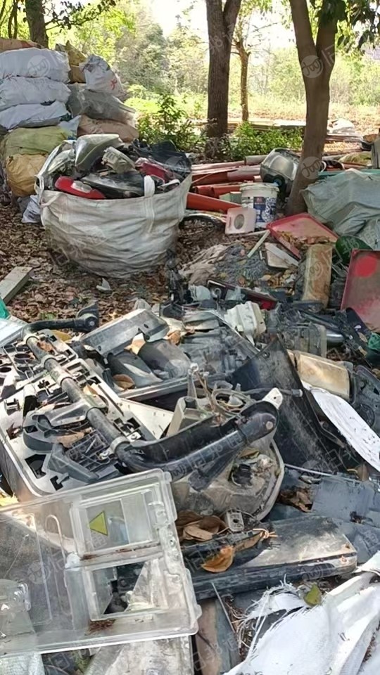 出售废旧汽车大灯