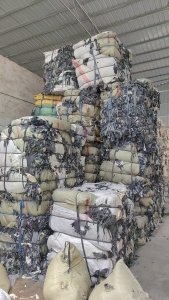 长期大量出售蓝色牛仔布，废布，纯棉，95棉，85棉，黑色梭织牛仔布，涤棉60~70%棉