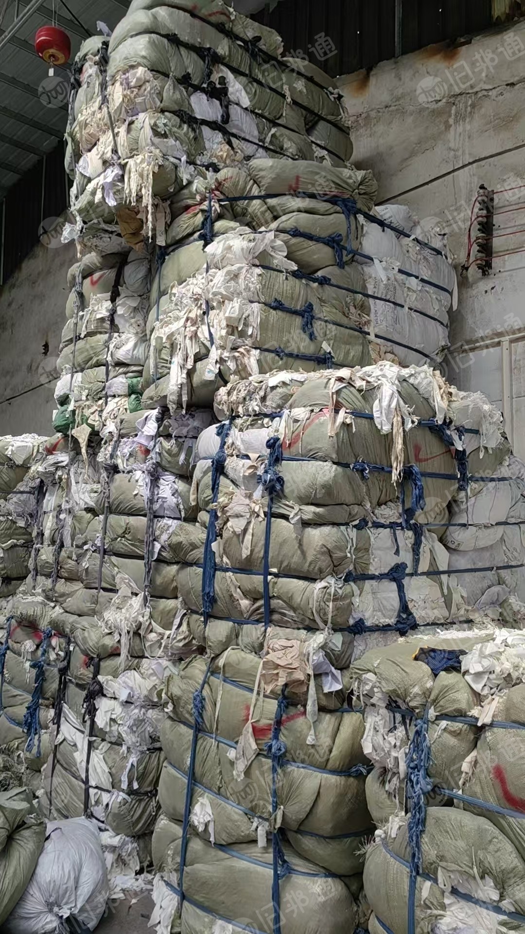 长期大量出售白色牛仔布，纯棉，92棉，70棉，口袋布，货在广东广州。