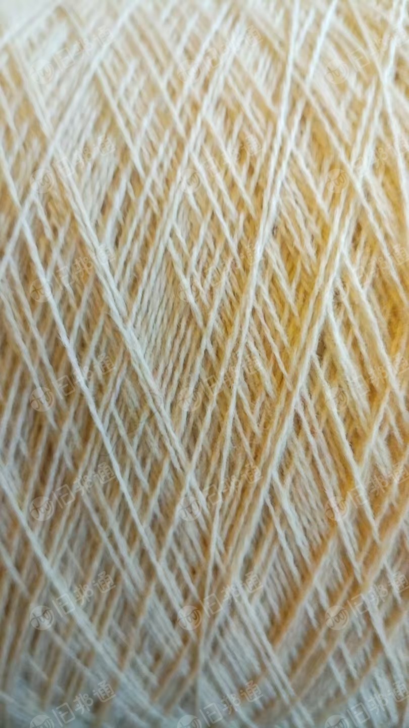 长期出售做出口厂下来的26支浅驼色毛纱，库存纱，毛纱，35%羊绒65%羊毛，现货600公斤