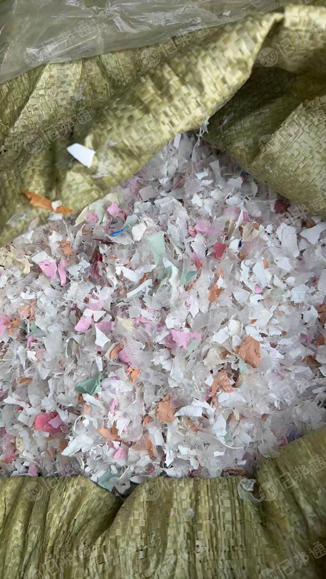 出PE化妆品软管破碎料,干净无杂,现货够装一挂车