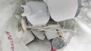 出PC机头料、粉碎料，生产塑料壳下来的料