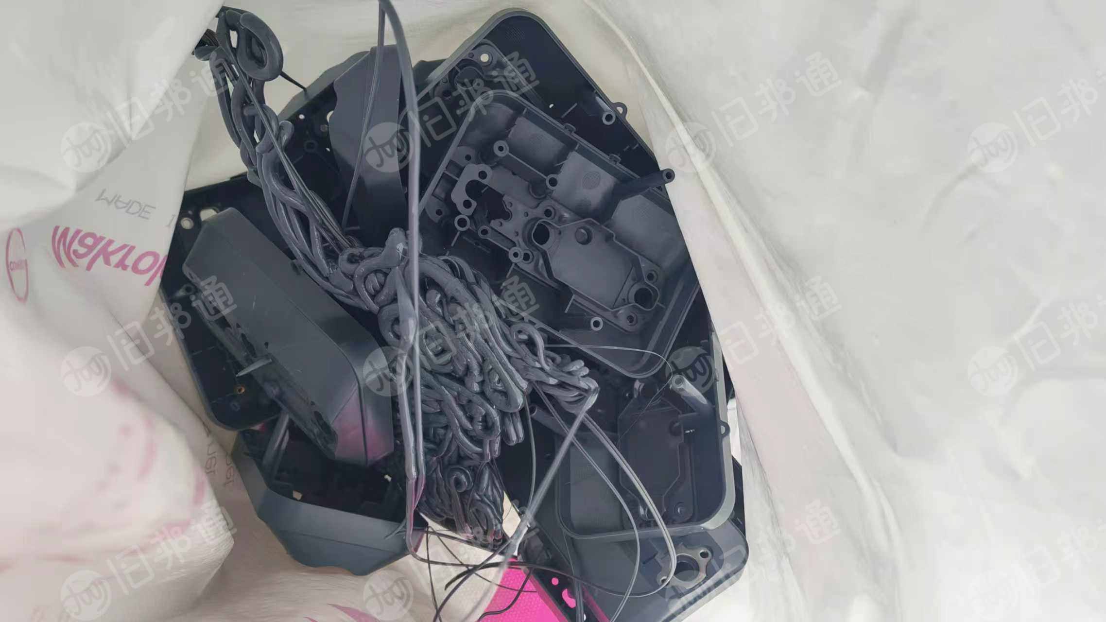 出PC机头料、粉碎料,生产塑料壳下来的料