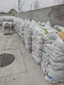 长期出售尼龙复合膜,PE/PA，现货五六十吨，从工厂收来的边角料和废料