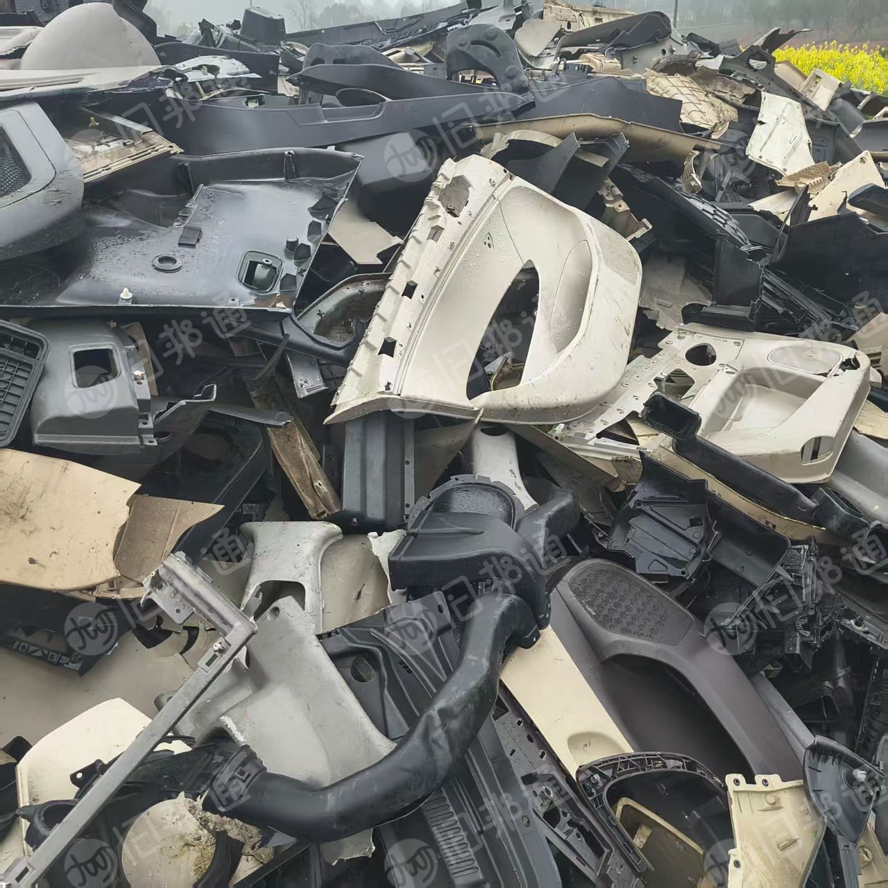 出售保险杠毛料和破碎料，带漆，清洗甩干除铁，没有过盐水