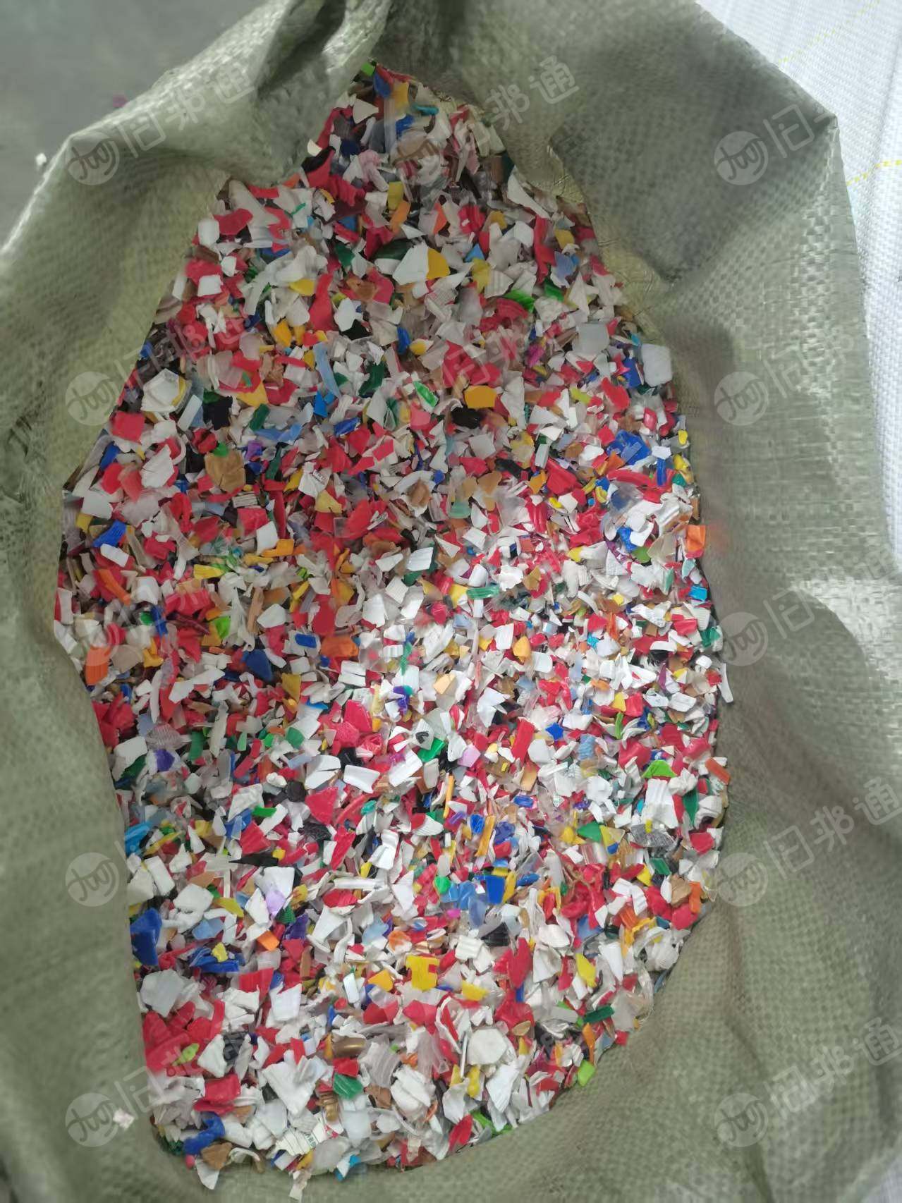 出售HDPE瓶盖破碎料,拉丝做遮阳网用,现货70吨