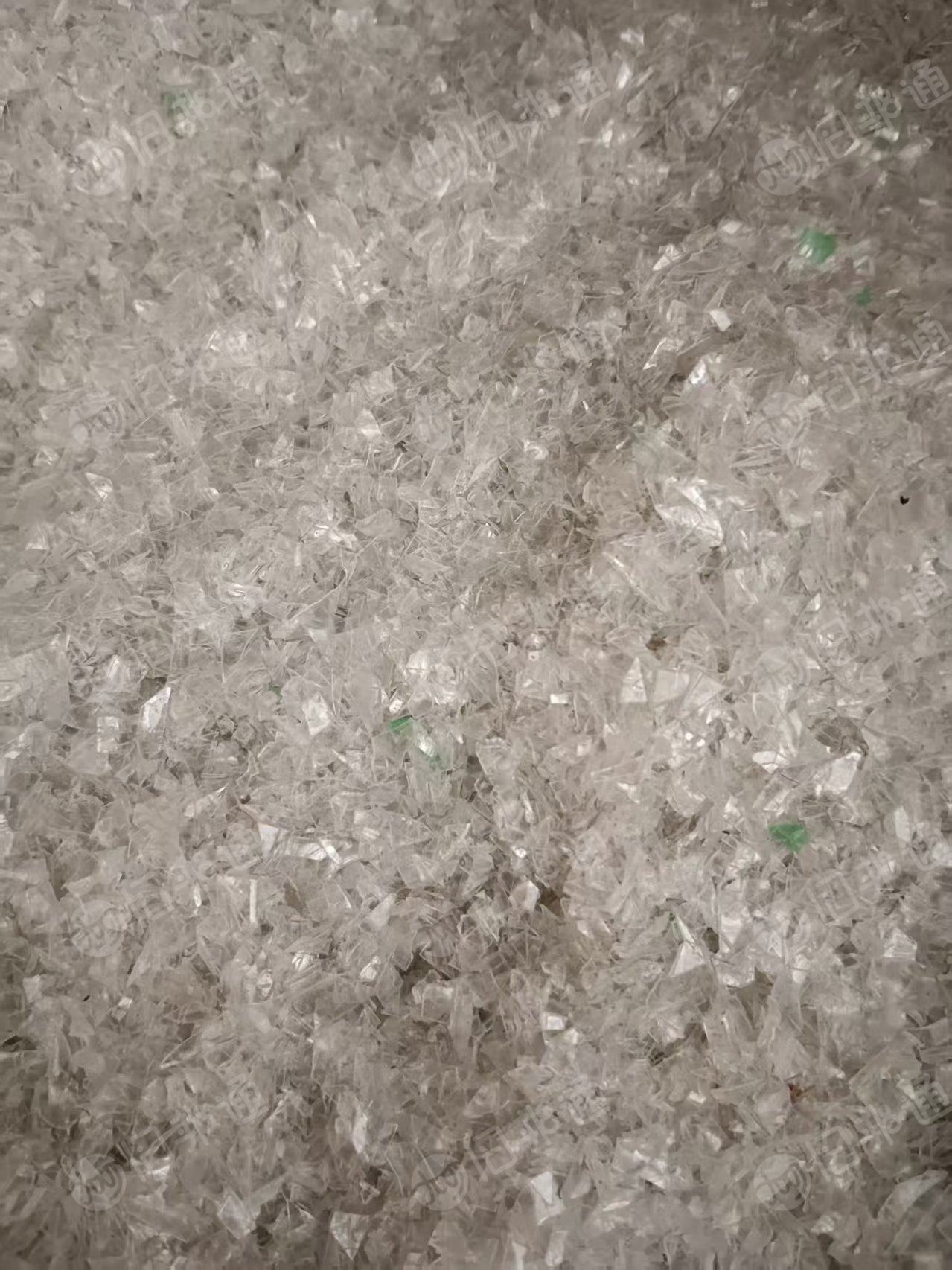 出售冷洗PET瓶片，去标、去瓶盖了，只留瓶身进行分拣后粉碎的，很干净，现货十几吨